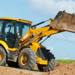 Kto wydaje uprawnienia na koparki? Kluczowe informacje i wymagania