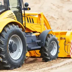 Ile kosztuje kurs na koparko ładowarkę? Sprawdź ceny i oferty szkoleń