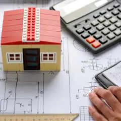 Ile kosztuje budowa domu 140 m2? Poznaj ukryte koszty i wydatki