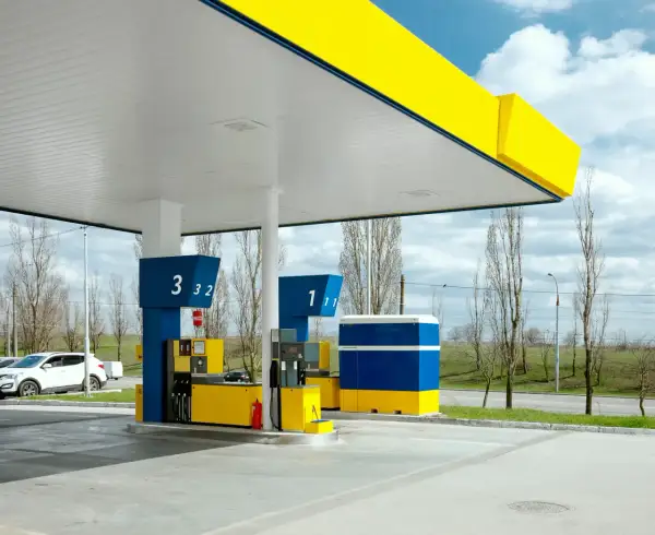 Ile kosztuje budowa stacji paliw? Poznaj ukryte wydatki i opcje finansowania